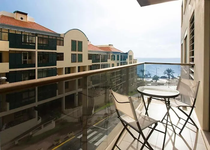 Elena's - Sea Views